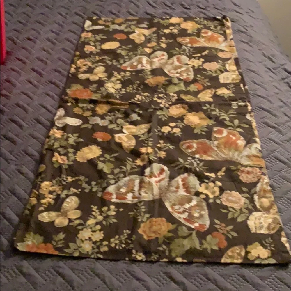 Bundle of two pillow cases Pre Owned